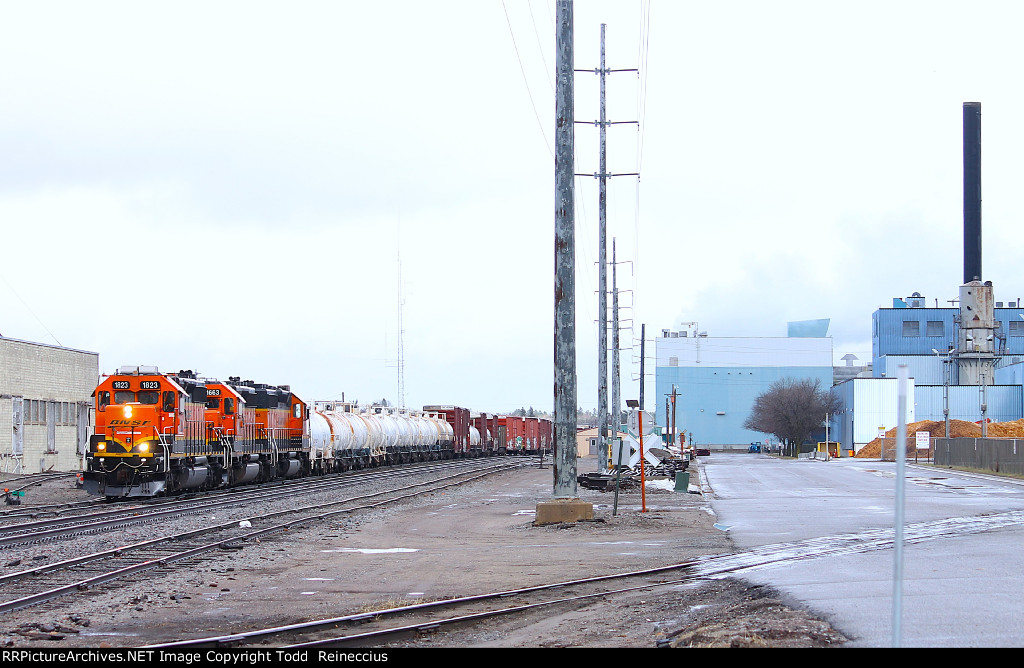 BNSF 1823